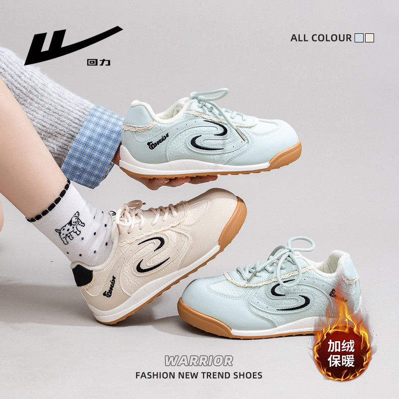 Zapatos de entrenamiento de invierno de terciopelo, nuevos zapatos de moda cómodos y calentadores gruesos, moda retro versátil zapatos de mujer
