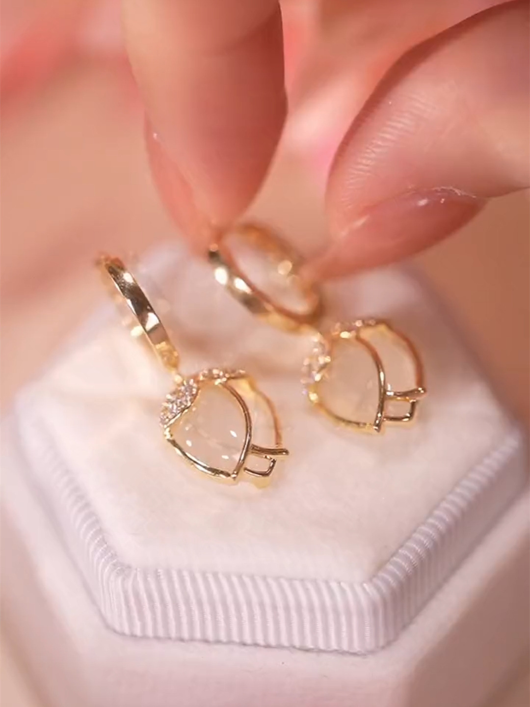 5g Weight Cat's Eye Stone Inlay Material 1 Pair Sweet Flower Inlay Alloy Cat's Eye Stone Drop Earrings