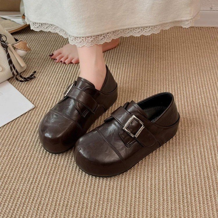 Retro thick-soled, height-increasing Birkenstock-style women's shoes, 2026 autumn/winter new collection, suitable for petite women, full-coverage slip-on design, black leather shoes