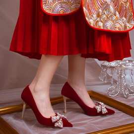 不累脚中式婚鞋红色新娘鞋秀禾服蝴蝶结珍珠敬酒服2024新款高跟鞋