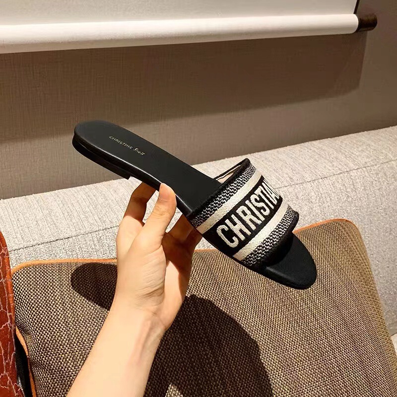 [Not Original] Letter Embroidered Slippers 2026 Spring/Summer New Style Genuine Leather Versatile Flat Outdoor Beach Sandals