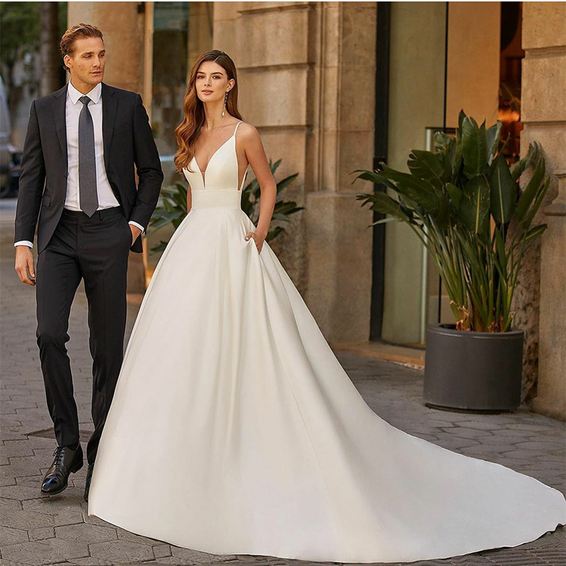 Amazon European and American Foreign Trade New White Wedding Dress Tail Bride Sexy Slim Tube-length Simple Travel Evening Dress Amazon European and American Foreign Trade New White Wedding Dress Tail Bride Sexy Slim Tube-length Simple Travel Evening Dress
