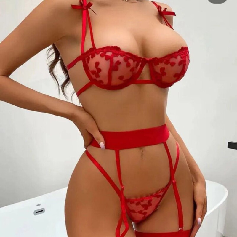European and American Style Hot-Selling Valentine's Day New In-Stock Heart Embroidery Lace Sexy Lingerie Set