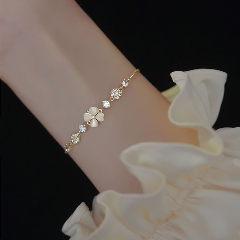 Four-leaf Clover Bracelet Female Niche Design 2022 New High-grade All-match Japanese and Korean Simple Opal Push-pull Bracelet
