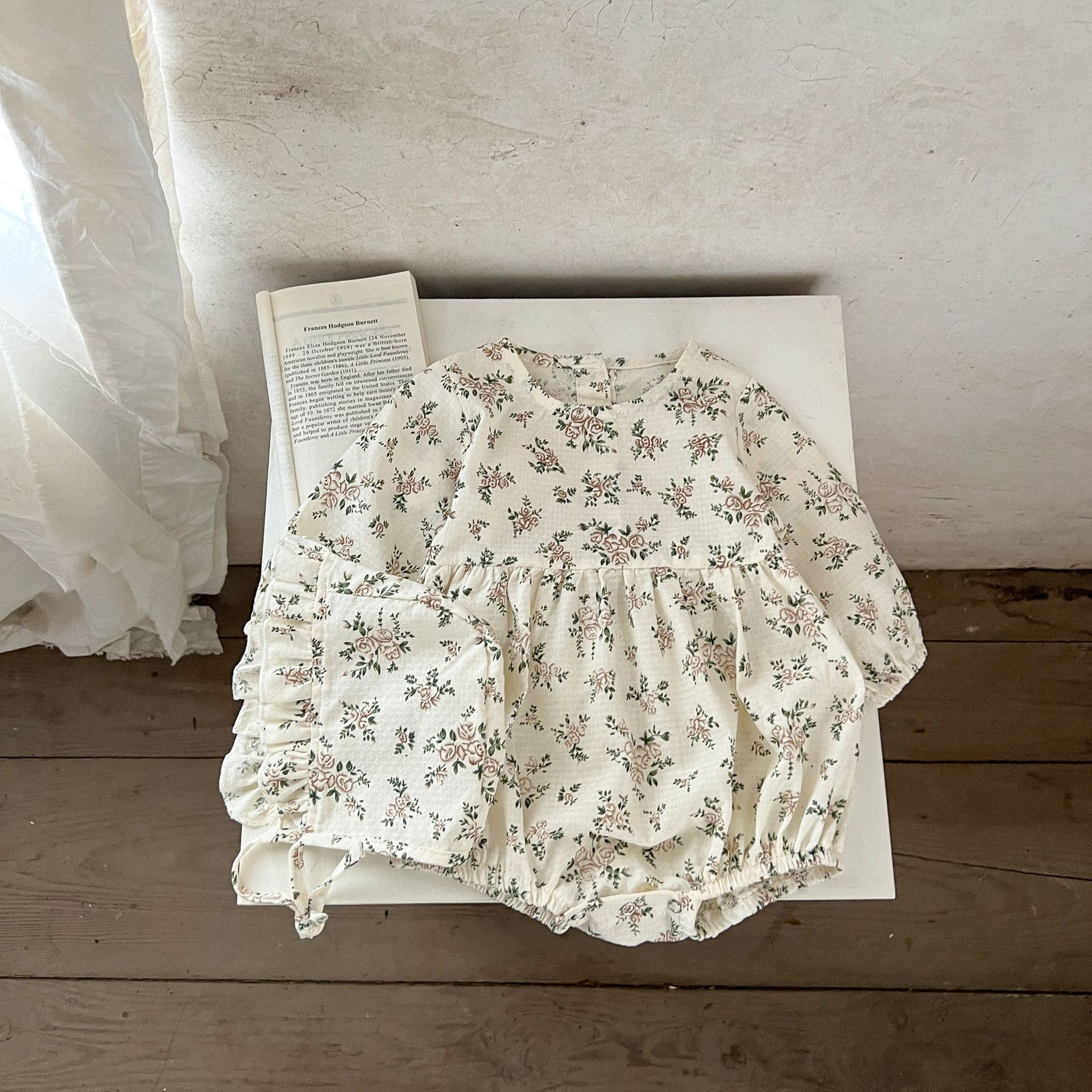 Estilo coreano bebé niña de algodón otoño floral mameluco de manga larga con sombrero ins recién nacido todo-fósforo mono mameluco