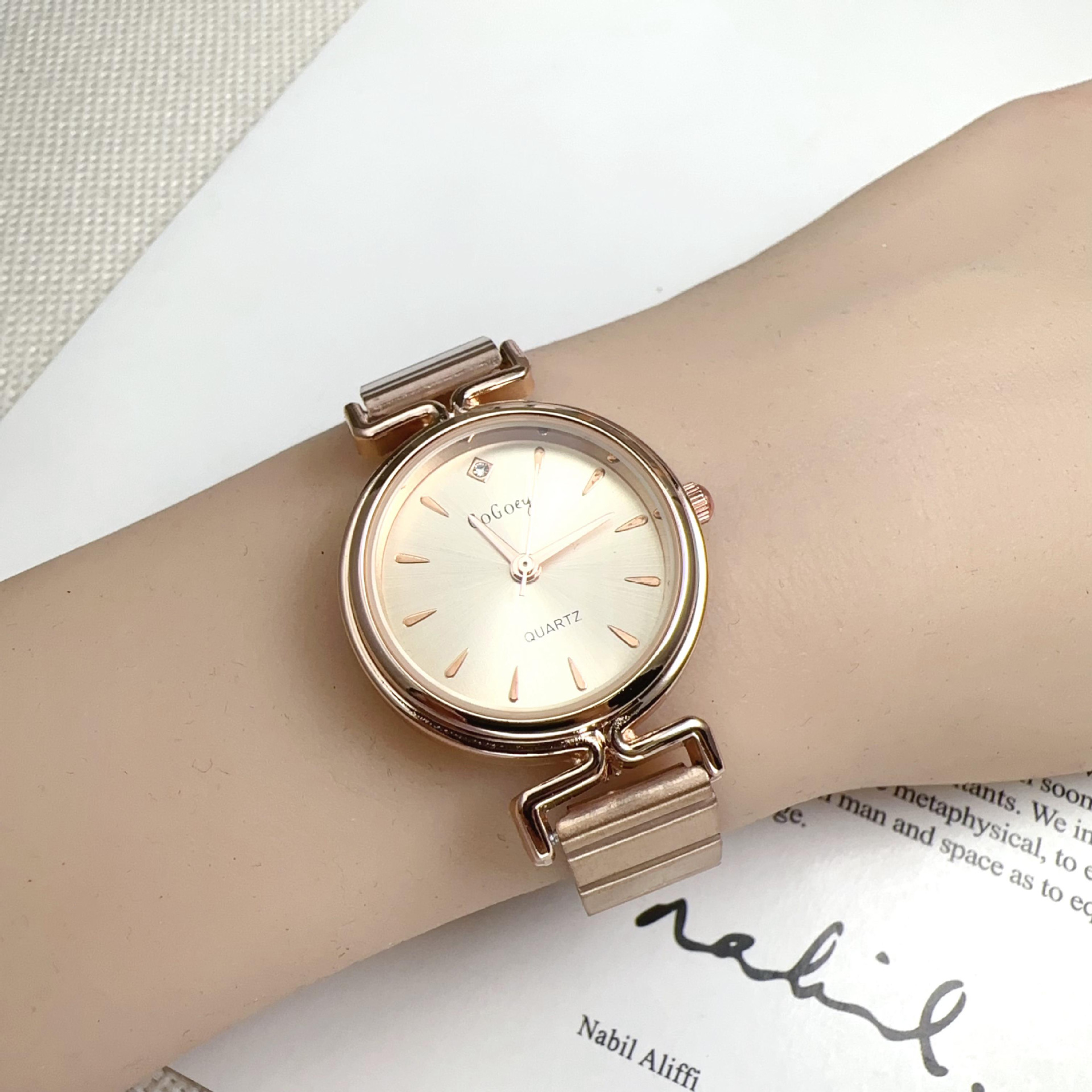 50g Weight Ordinary Glass Mirror Material Alloy Strap Material Watch Classification Pointer Display Type Single Folding Buckle Buckle Style Round Dial Shape Holiday, Street Occasion Quartz Movement Solid Color Pattern All Seasons Season Women's Gender Simple Style, Classic Style Style Simple Style Classic Style Solid Color Single Folding Buckle Quartz Watch 9