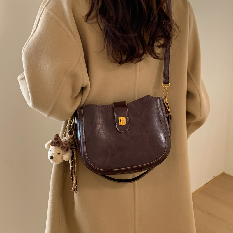 Vintage cera de piel debajo de la axila bolso de cubo bolso de viaje para mujeres otoño y invierno 2025 nuevo estilo coreano mochila de hombro casual