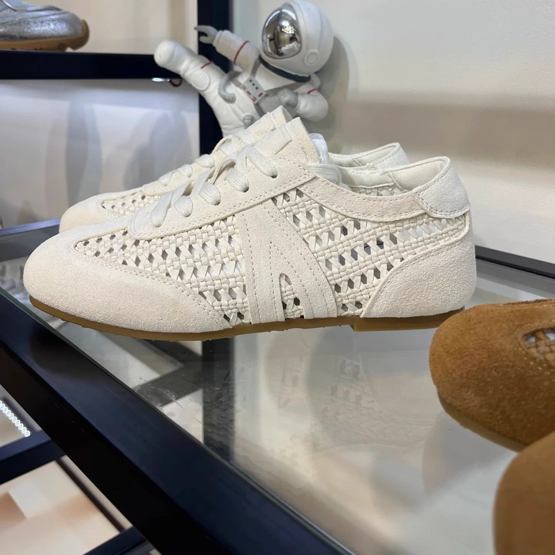 Women's Summer Retro Woven Hollow Breathable Mesh Shoes 2025 New Style Sandals Soft Sole Versatile Casual Shoes