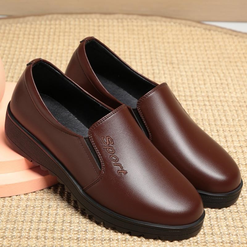 Primavera y otoño zapatos de suela plana para madres, zapatos de cuero de mediana edad y ancianos, zapatos de cuero de nicho de Beijing