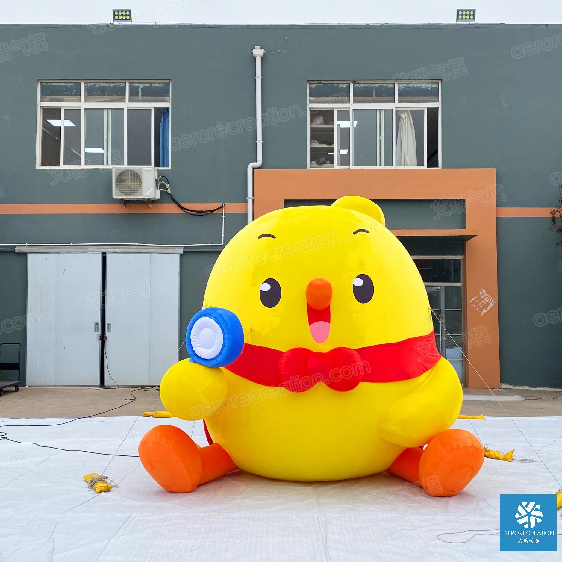 【厂家直销  批量发货】高3m 短毛绒叫叫坐姿小鸡气模卡通IP美陈