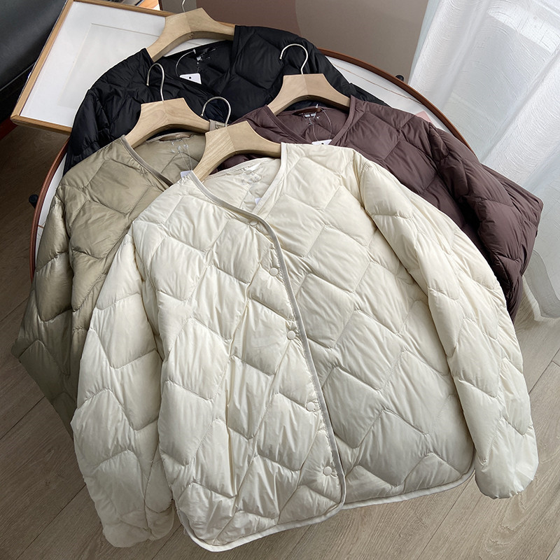 Good Goods Autumn and Winter New Products Loose and Simple Classy Lightweight Quilted V Neck down Jacket for Women 450453 Milky White