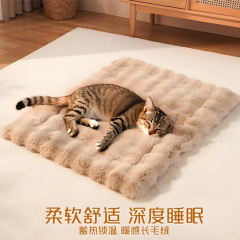 保温猫マット睡眠毛布猫の巣はミルクマット猫マット猫マット犬ペット猫マット毛布を踏んでいる