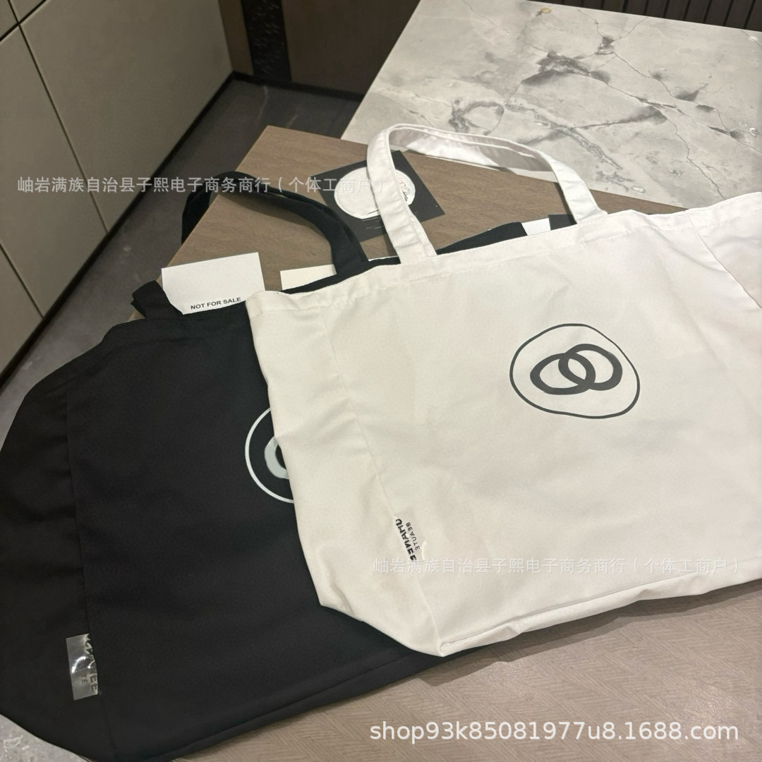 台湾代购彩妆积分黑白帆布袋 vip gift 帆布托特包妈咪包手提单肩