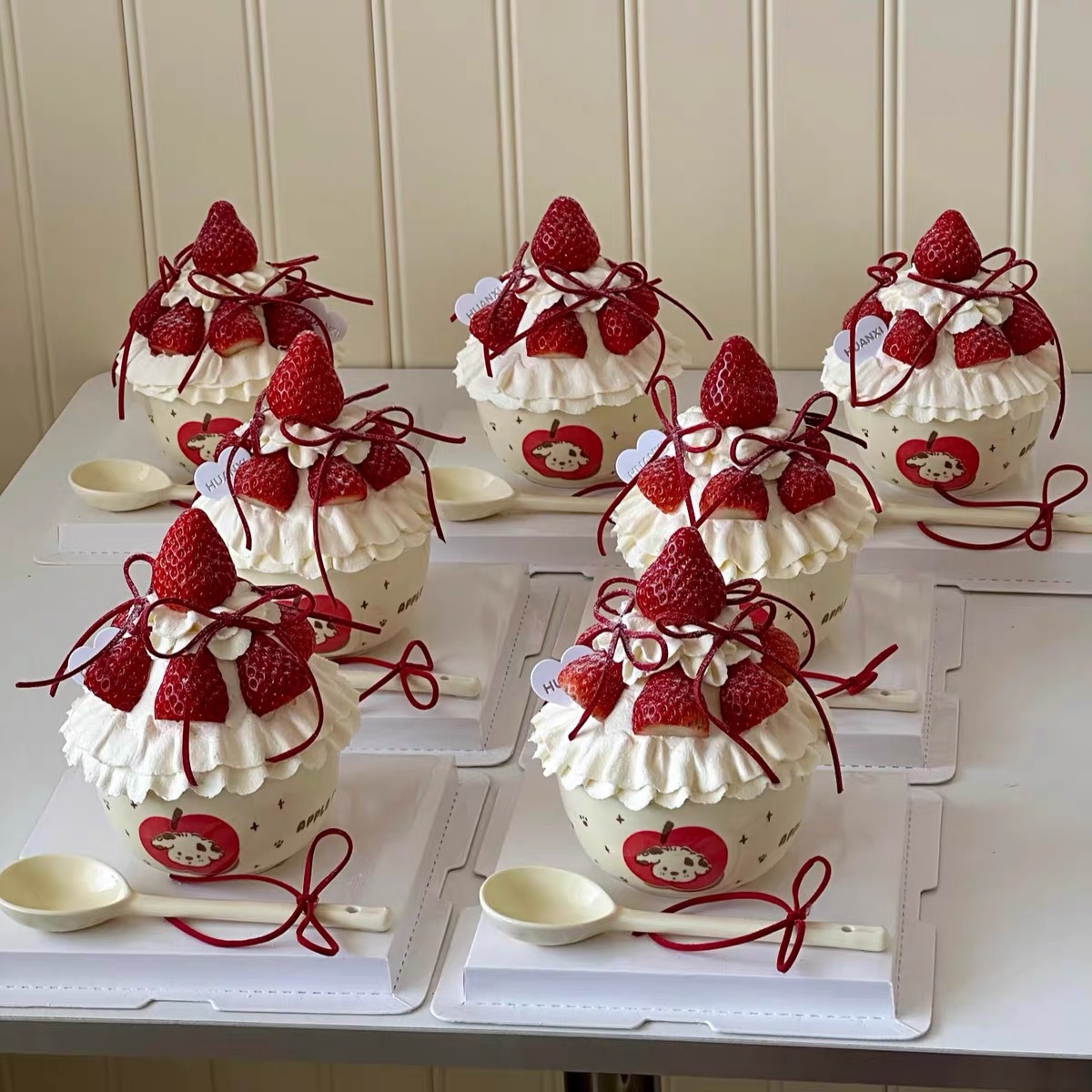 2025 Christmas Strawberry Bowl Puppy Ceramic Bowl Cake Decoration Strawberry Cake Bowl Dessert Bowl Baking Decoration