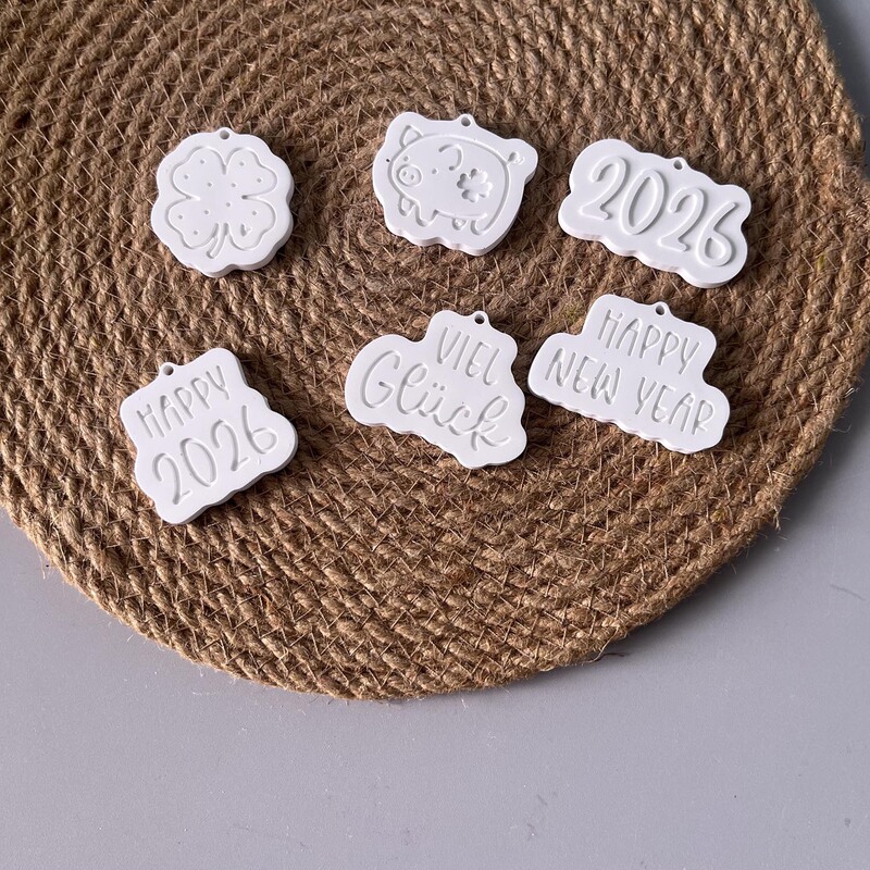 新年小猪吊坠挂件硅胶模具小猪祝福语2026挂牌钥匙扣石膏滴胶模具|undefined