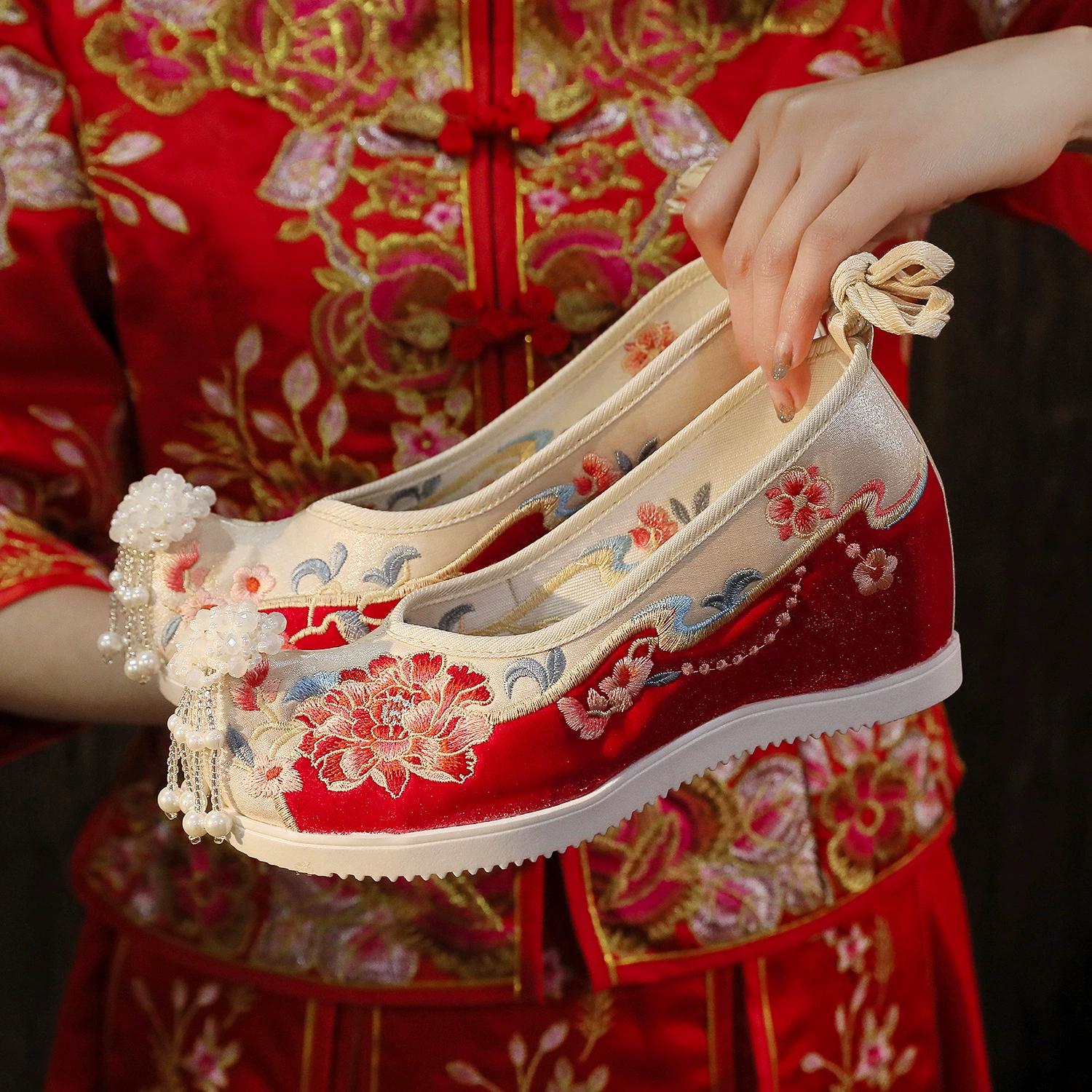 [Пион] Весна и осень Новые туфли ханьфу с кисточками, туфли с вышивкой в старинном стиле, свадебные туфли Xiuhe, китайский стиль, увеличение внутреннего роста