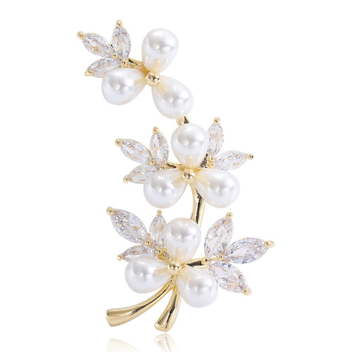Light luxury and simple pearl tree rattan zircon brooch copper micro-inlaid high-end corsage anti-exposure pin classic temperament accessories