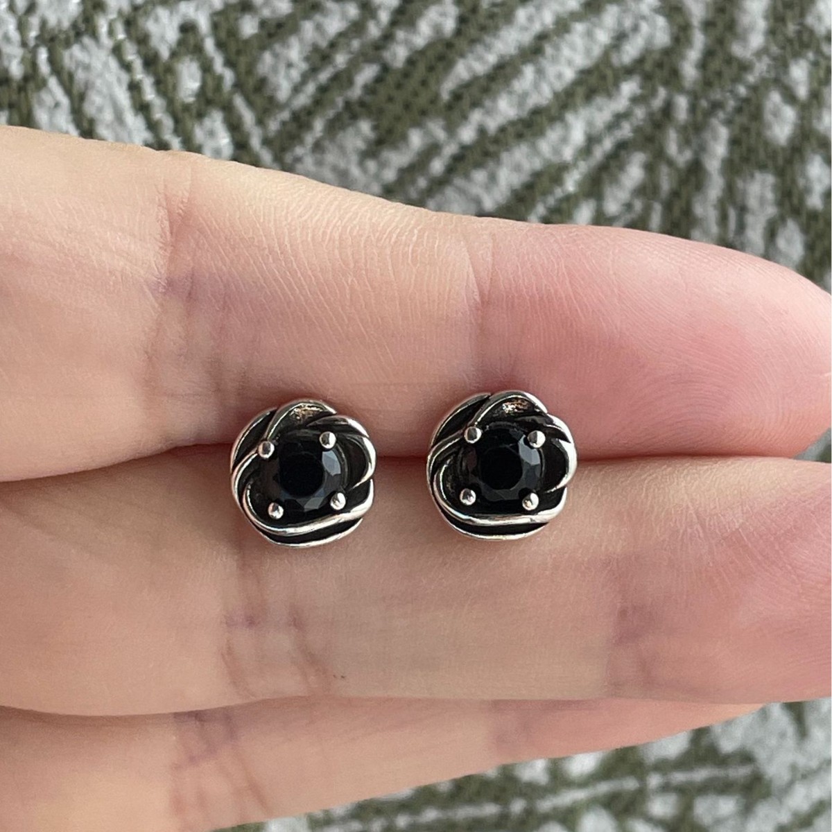 Silver needle red rose earrings men's high-end retro ruffian handsome earrings 2024 new original design