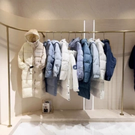 连衣裙;羽绒服;毛衣