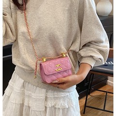 ライトラグジュアリープリンセスバッグ、小さな香りの絶妙なハイエンドチェーン、多用途でファッショナブルなミニクロスボディバッグ、新しい女性用ショルダーバッグ
