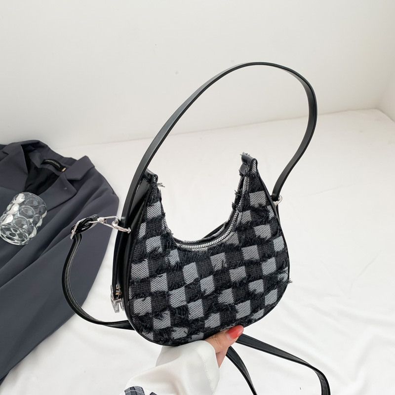 Bolsa de axilas de estilo occidental personalizada 2023 nueva bolsa de mensajero de mezclilla bolso de color de contraste simple bolso de baguette casual moda