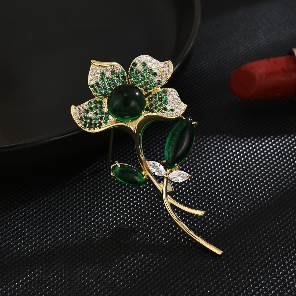 new pattern Luxurious MAK grace Emerald Lotus Brooch high-grade Explosive money Sternum Pin clothing Accessories