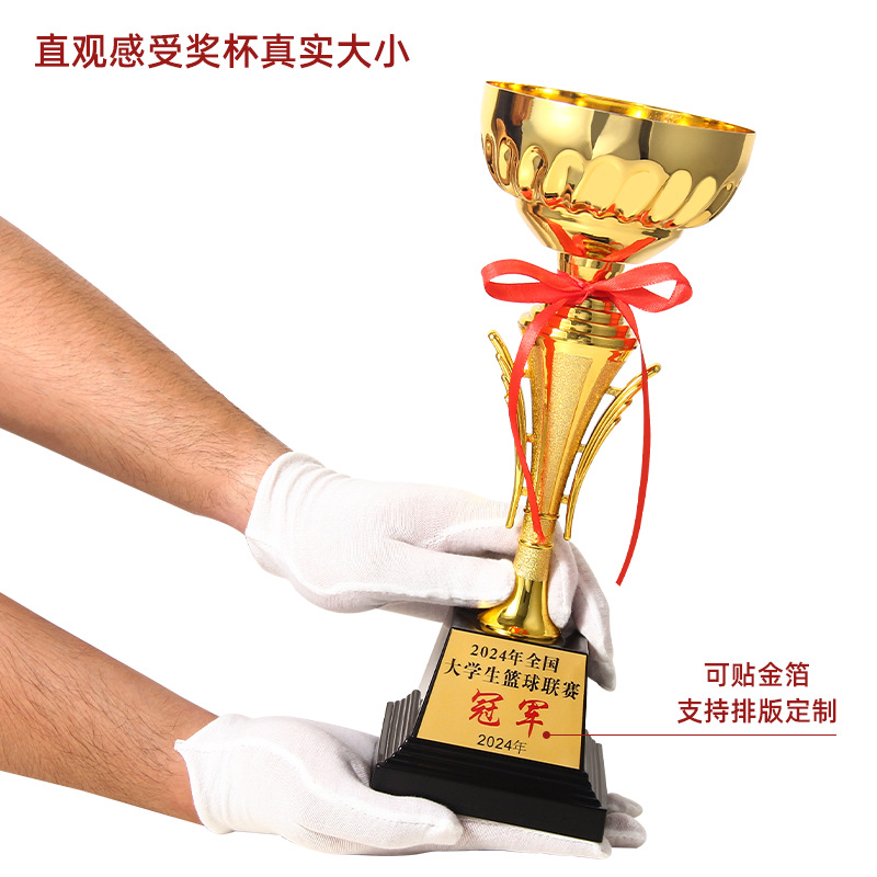 El trofeo de metales está en juego. Juegos de Oro, Plata y Bronce para estudiantes de baloncesto de fútbol creativo