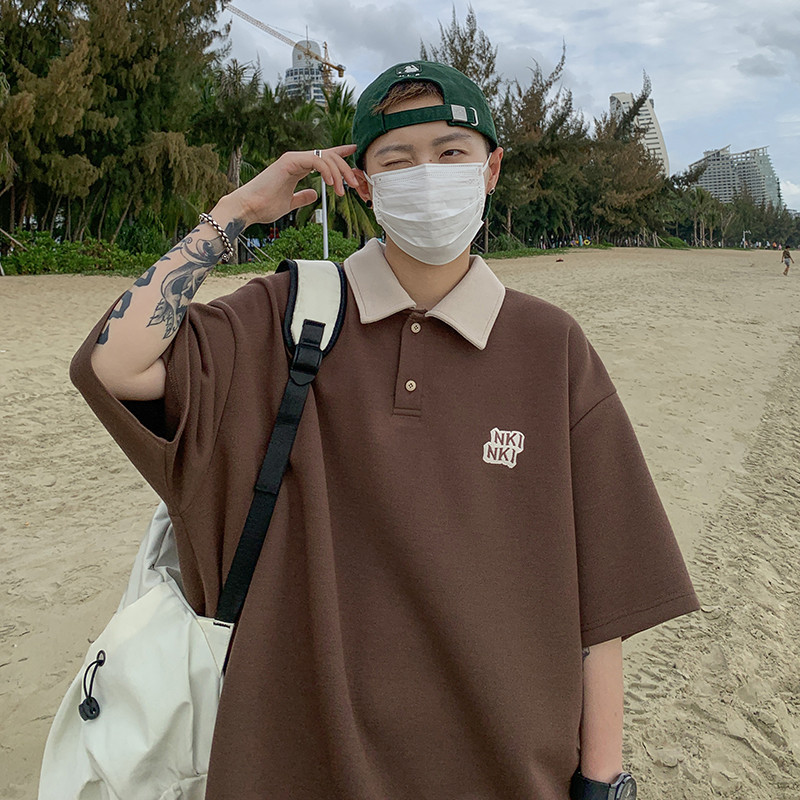 Falso dos piezas Polo camisa de manga corta de los hombres camiseta de verano de moda retro estilo americano de la Universidad suelta solapa camiseta media manga