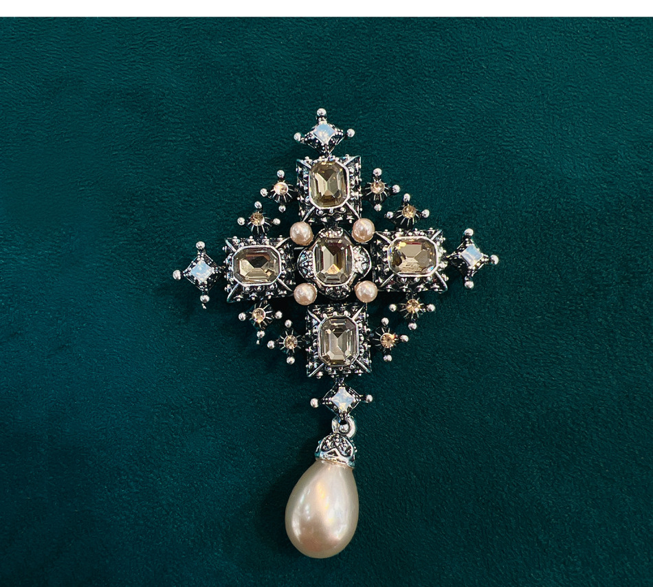 Retro Cross Alloy Plating Inlay Rhinestones Pearl Women's Brooches display picture 4