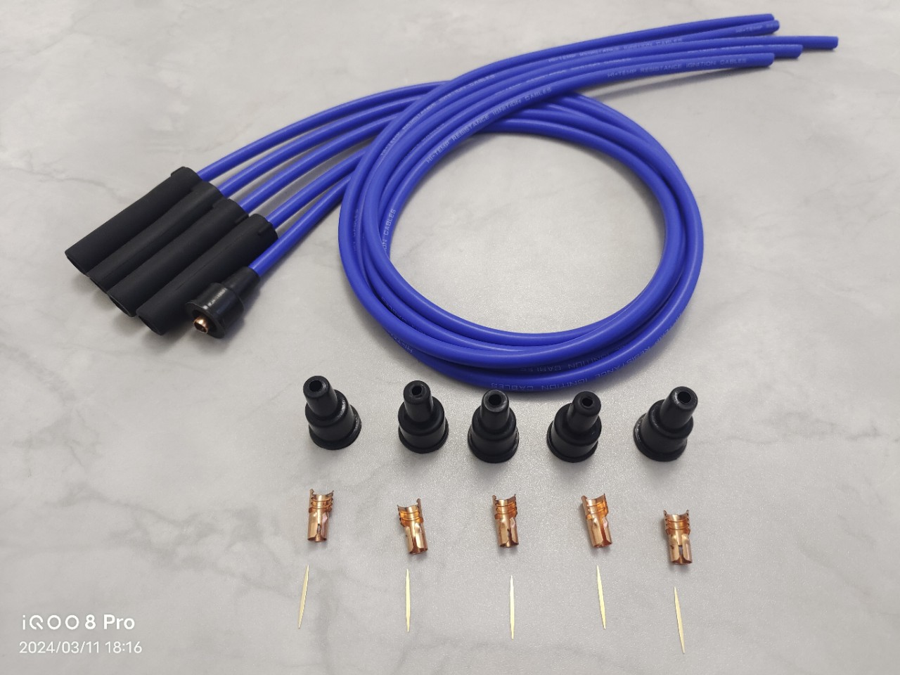 Blue 8mm High-Performance Silicone Ignition Cable Suitable for 4 Cylinder Classic Cars 1m (Si-At38033) 5 Pieces