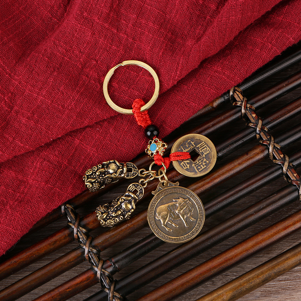 Latón cuerda roja cinco emperadores doble Zodiaco suerte tarjeta llavero retro hombres y mujeres Zodiaco aleación coche colgante