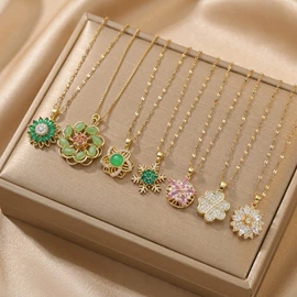 项链;耳环;手镯