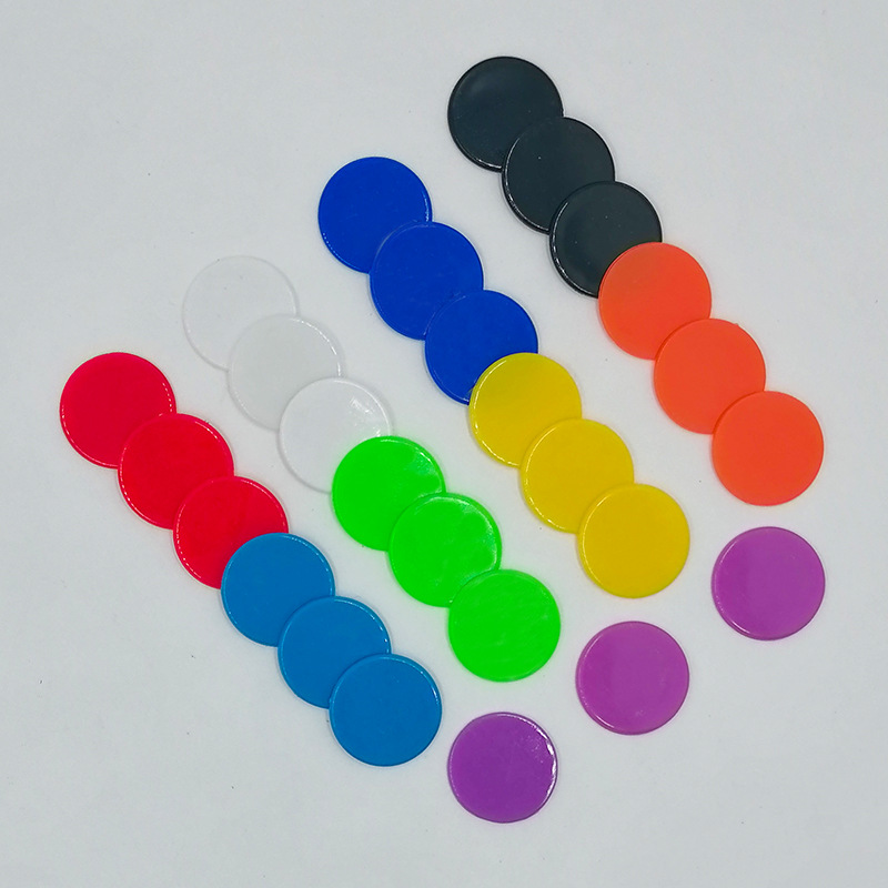 Fabricantes al por mayor 25mm chip de plástico chip de color moneda de juego accesorios de bingo enseñanza moneda de plástico