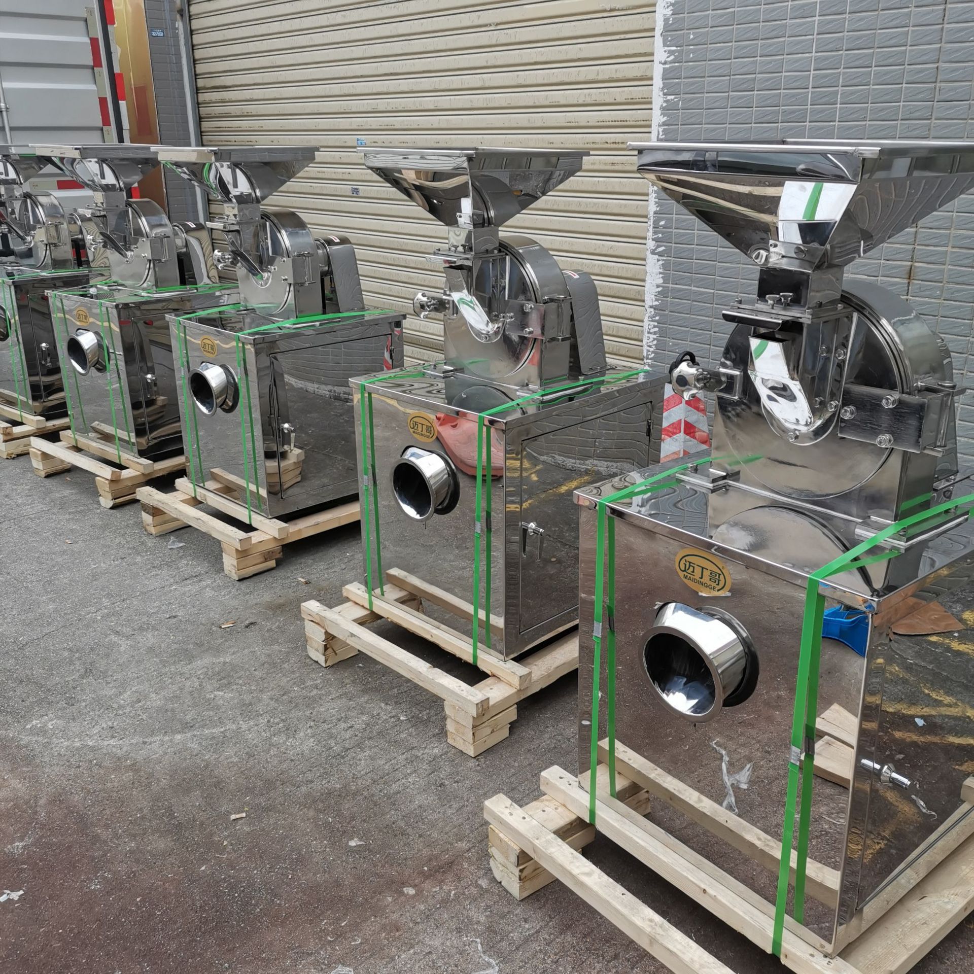 现货白糖粉碎机大米石斛打粉机面团块药材商用磨粉机工业砂糖粉机