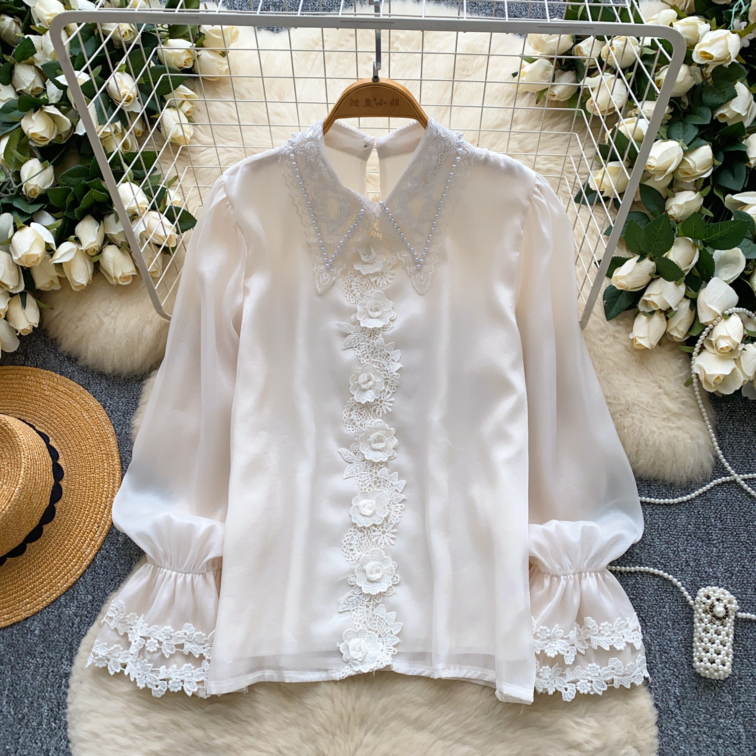 Camicetta donna stile francese in pizzo con perle e dettagli mesh_voghion.com