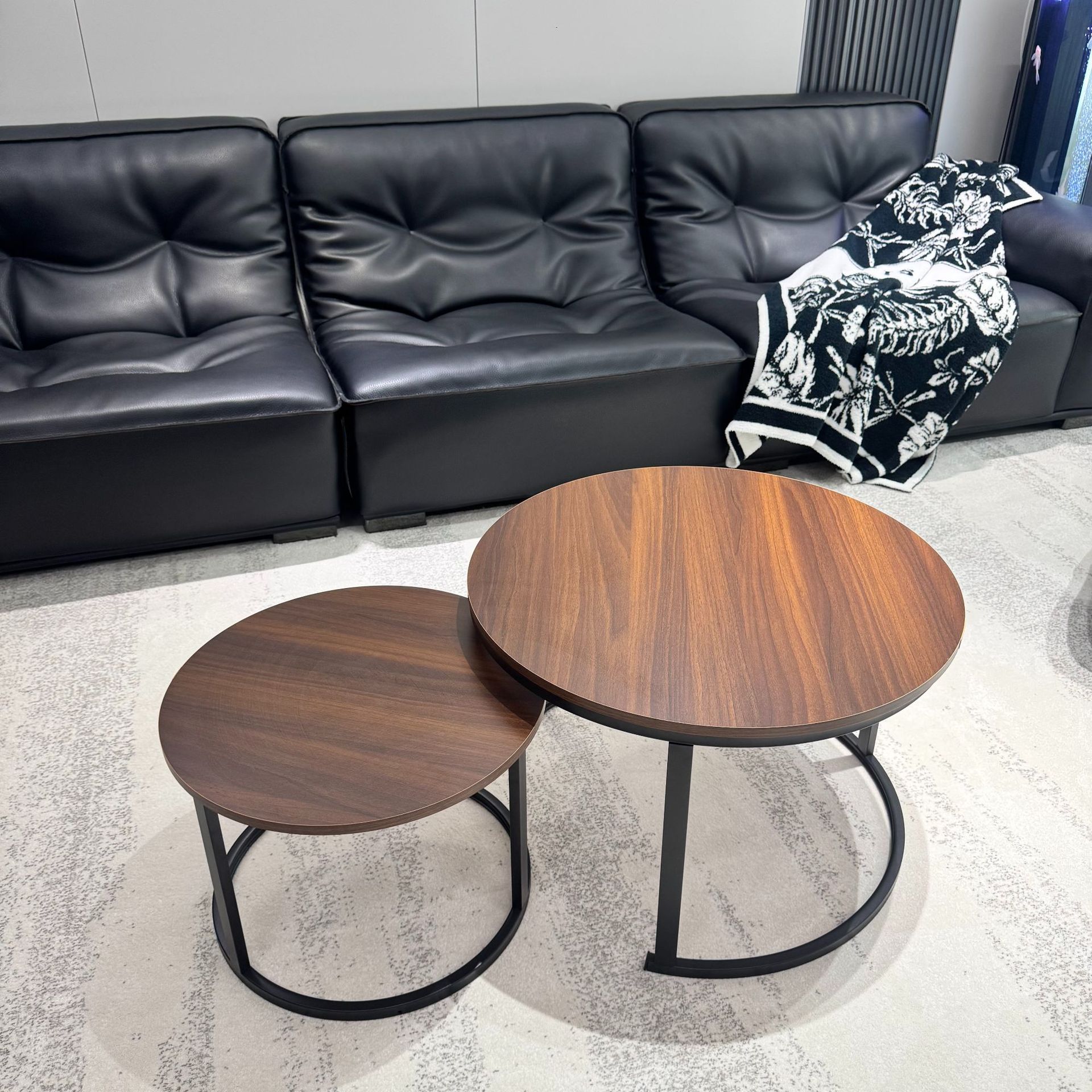 Mejora de estilo moderno de sala de estar mesas de té redondas de hotel simple de alta calidad mesa de alquiler de chapa minimalista image 8