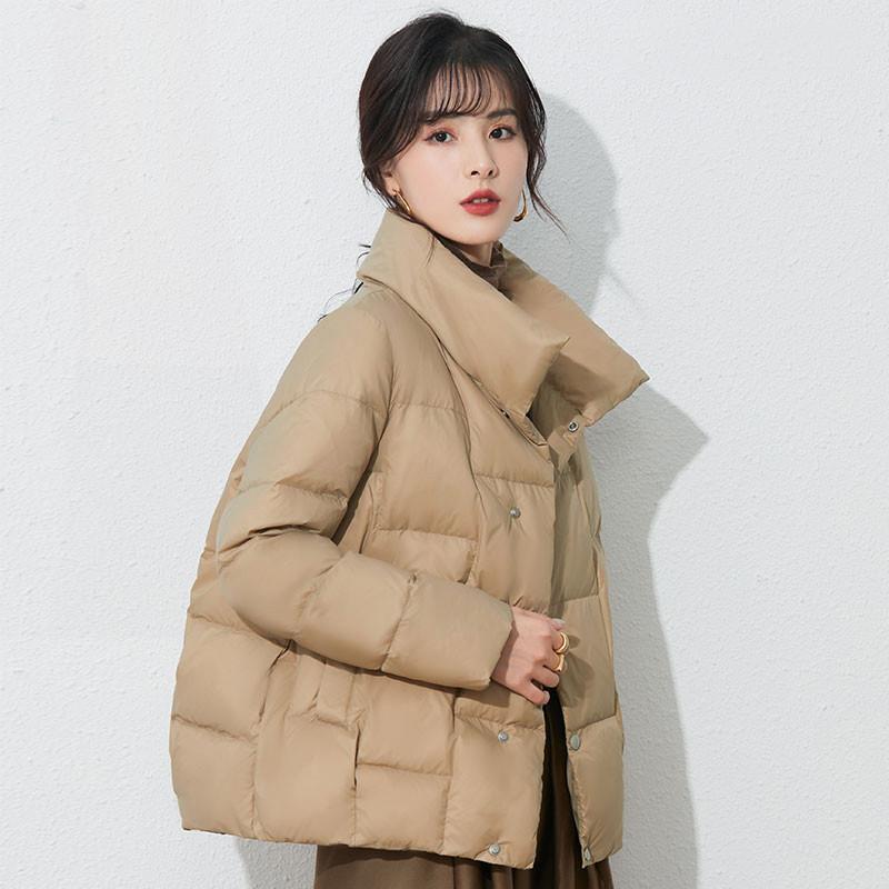 여성용 가을 겨울 신상품 다운 재킷, 한국 스타일의 짧고 패셔너블한 루즈핏, 작은 키에도 적합한 가볍고 스탠드 칼라의 화이트 덕다운 재킷