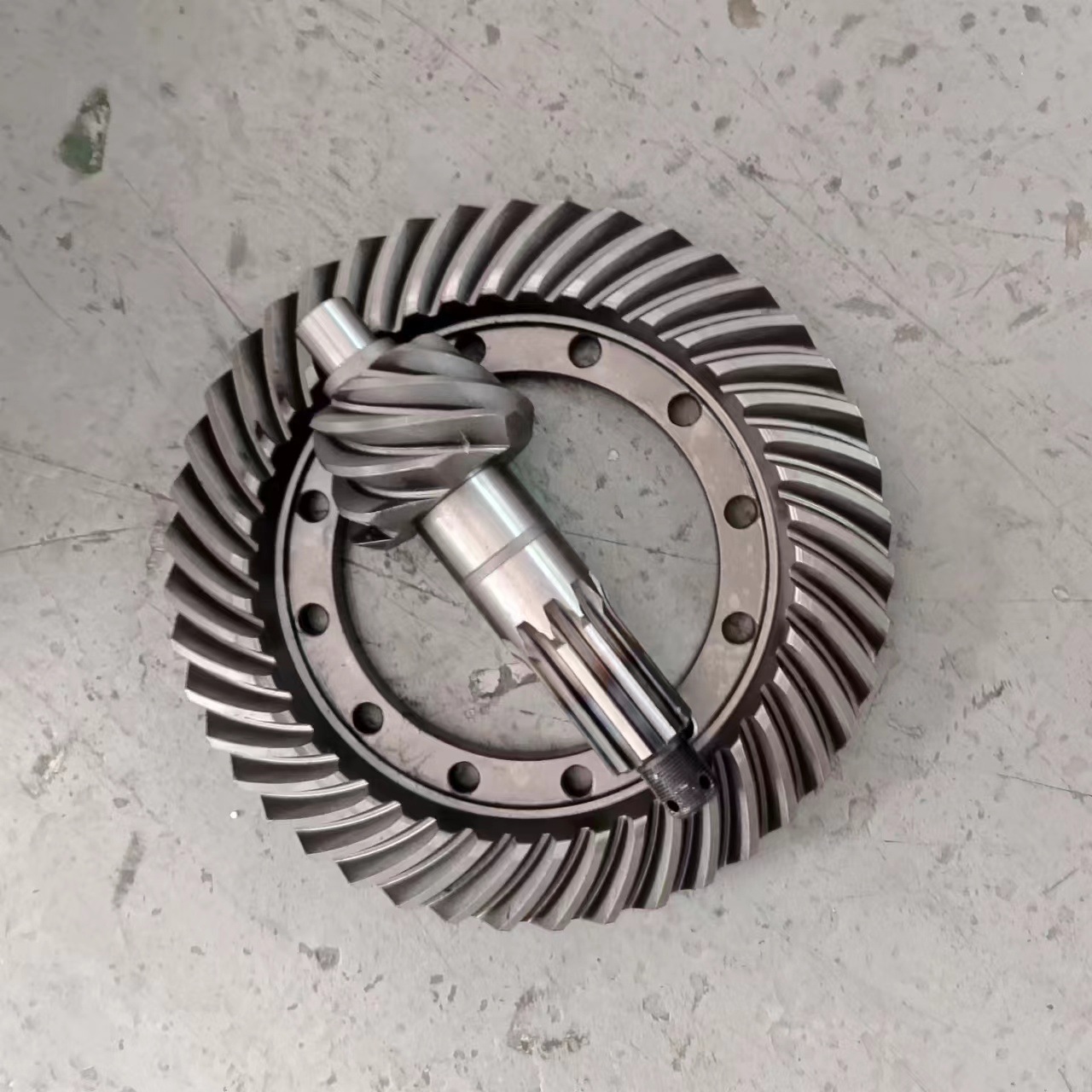 EQ1060 8/43 穿孔10键后桥盆角齿