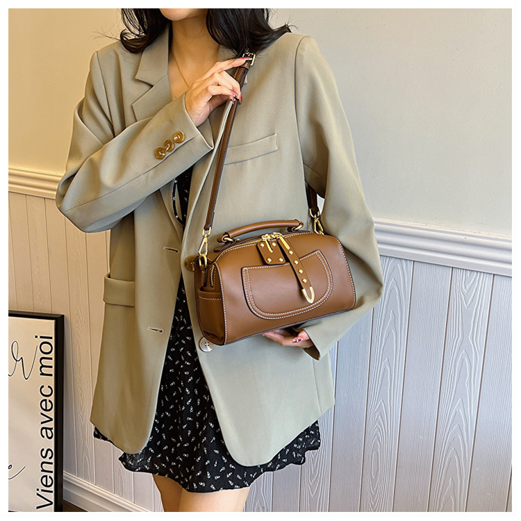 This year's popular handbag for women in 2024, new high-end color contrast single shoulder crossbody bag, stylish and_voghion.com