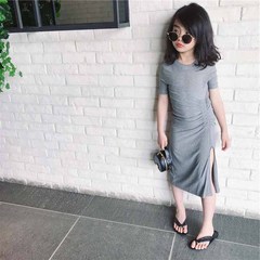 Stylish girls' dress for summer: Korean-style split, asymmetrical design with short sleeves, slim-fit and stretchy fabric—available in small and medium sizes, dropshipping offered.