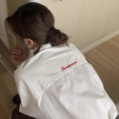 パーマフリーシリーズ ~ 「青春パーティー」純綿アルファベット刺繍シャツ女性春小柄デザイン感シャツ
