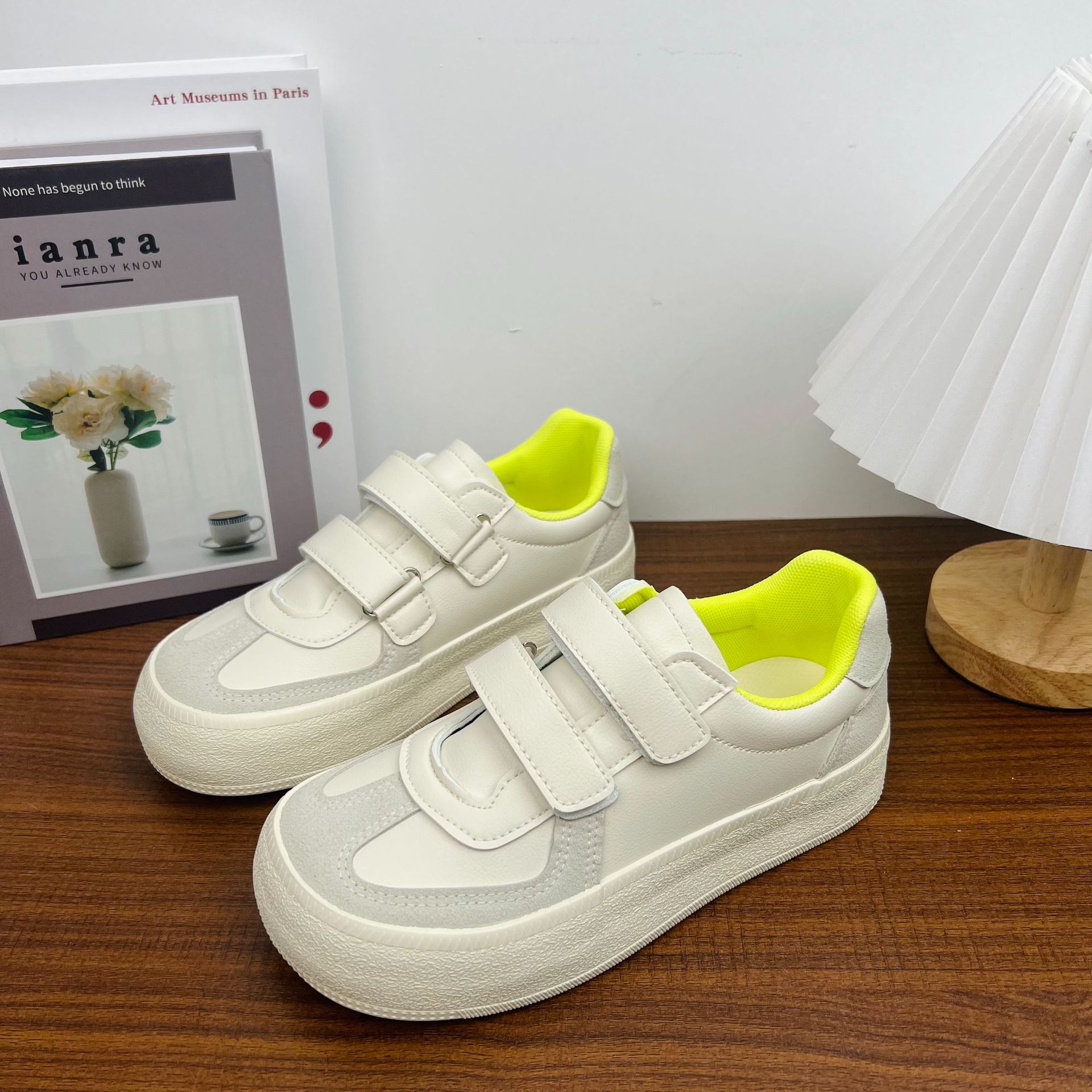 Yuanbo otoño nuevo estudiante estilo coreano versátil zapatos de mujer Maillard zapatos de lona de moda perezosos zapatos de velcro