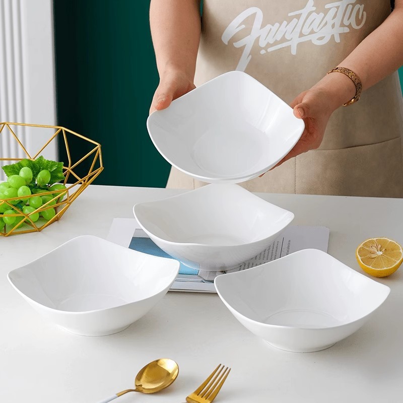 純白のシンプルな四方のスープの碗はスープの皿の野菜の皿の家庭用陶磁器の深い皿のネットの赤い果物の間食の果物の皿を詰めます。|undefined