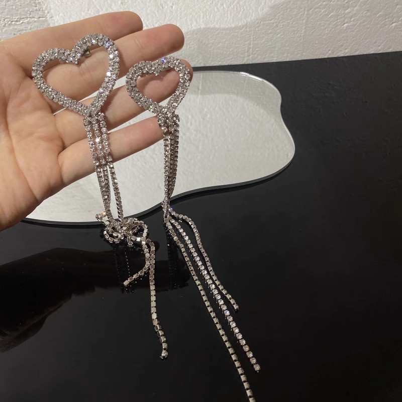 Spilla a cuore con lunghe nappe e inserti in cristallo_voghion.com