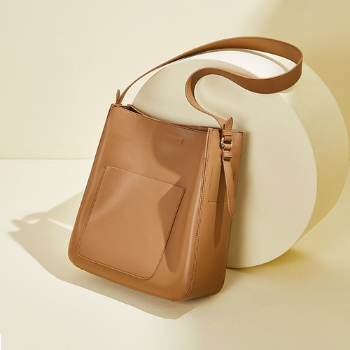 2024 New Genuine Leather Women's Bag Large Capacity Soft Leather Bucket Bag Women's Retro Commuting Tote Bag Single Shoulder Crossbody Bag