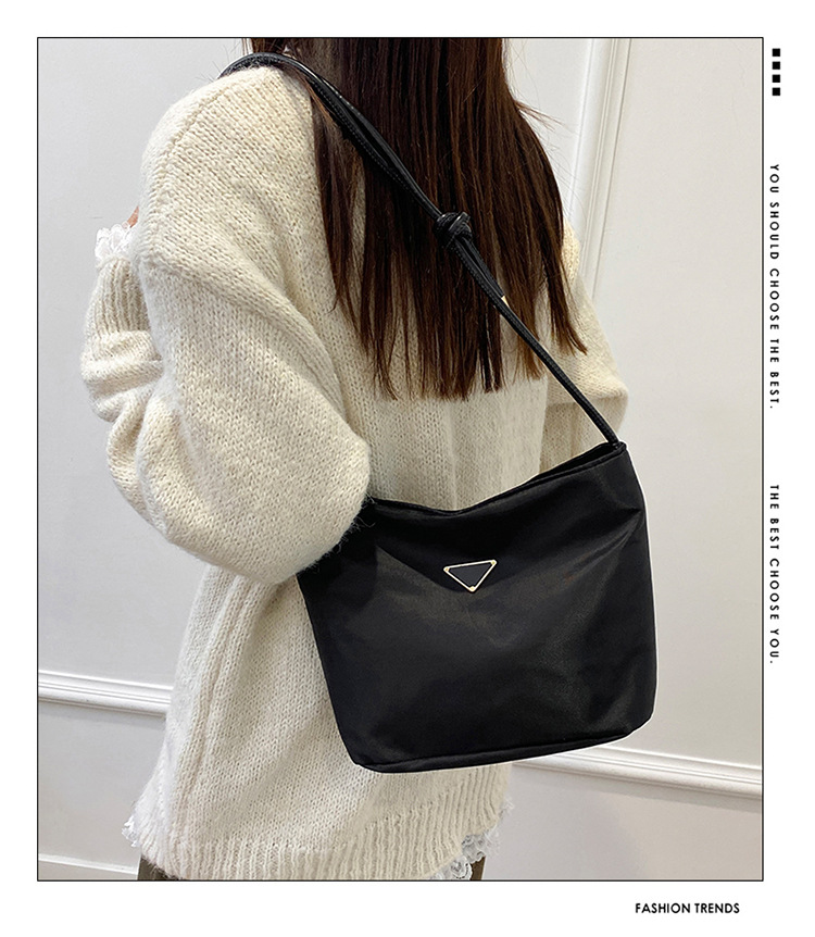 2025 New Korean-style fashionable and niche single-shoulder bag, hand-held trendy and casual bucket bag, women's commuting crossbody bag for work details Picture