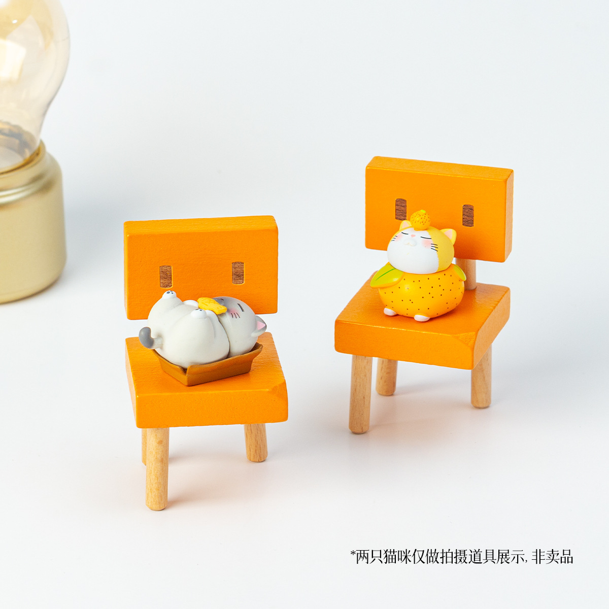 Sillas de hierba de color dinámico, bancos de tres patas japoneses, adornos para dormir, gatos, oficinas, artesanías de escritorio