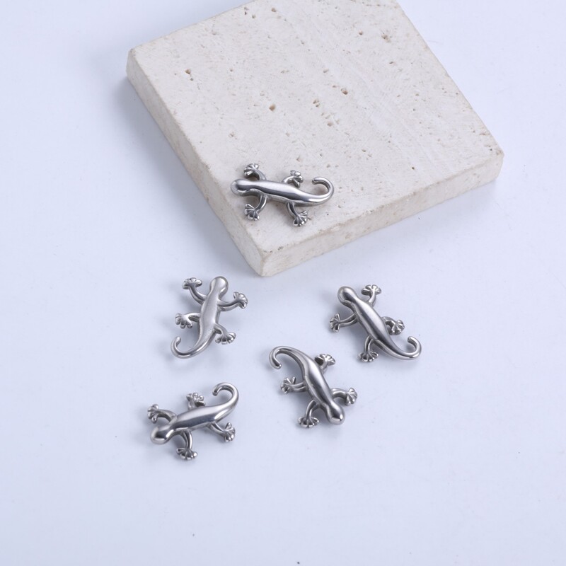 Retro Simple Gecko Pendant Accessories Titanium Steel DIY Bracelet Jewelry Pendant Personalized Creative Perforated Bead Accessories