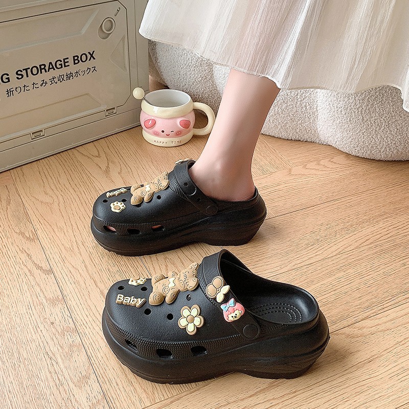 Lightweight comfortable non-slip Crocs-style slippers