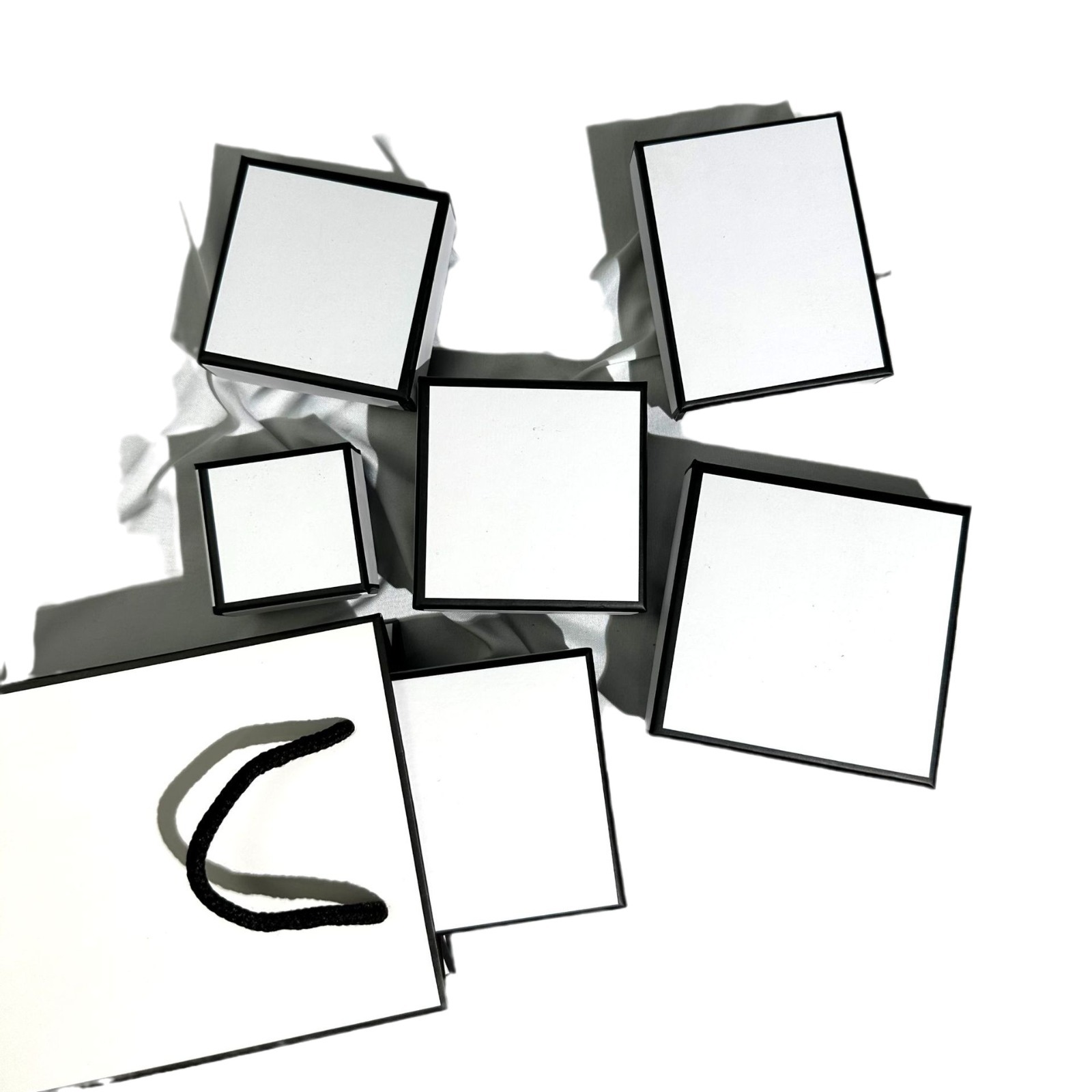 Jewelry box packaging box solid color black and white jewelry box packaging box simple fresh earrings bracelet necklace ring wholesale